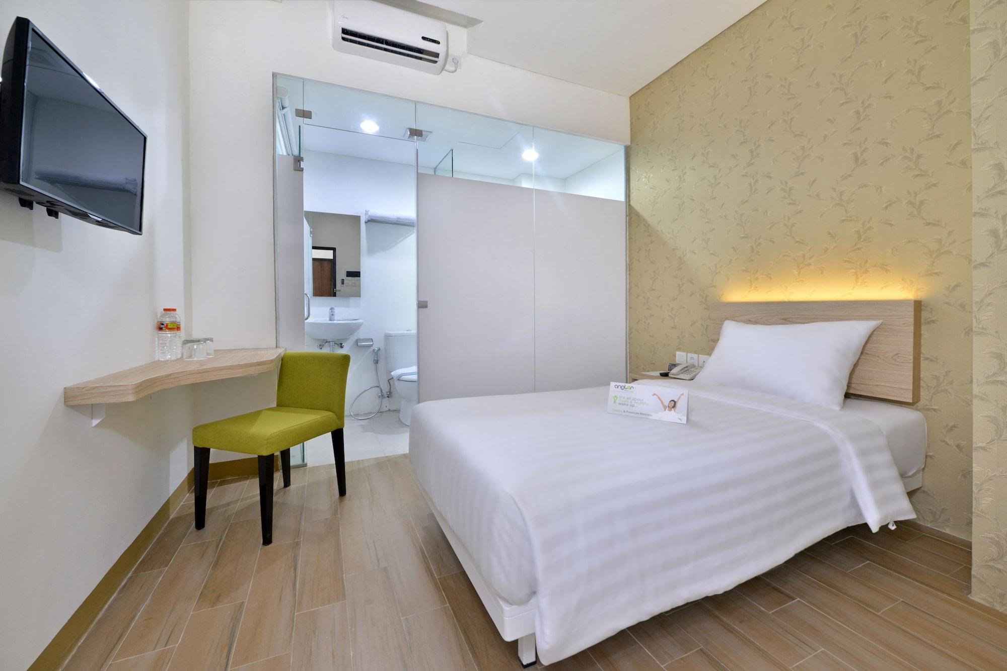 Whiz Falatehan Hotel Jakarta
