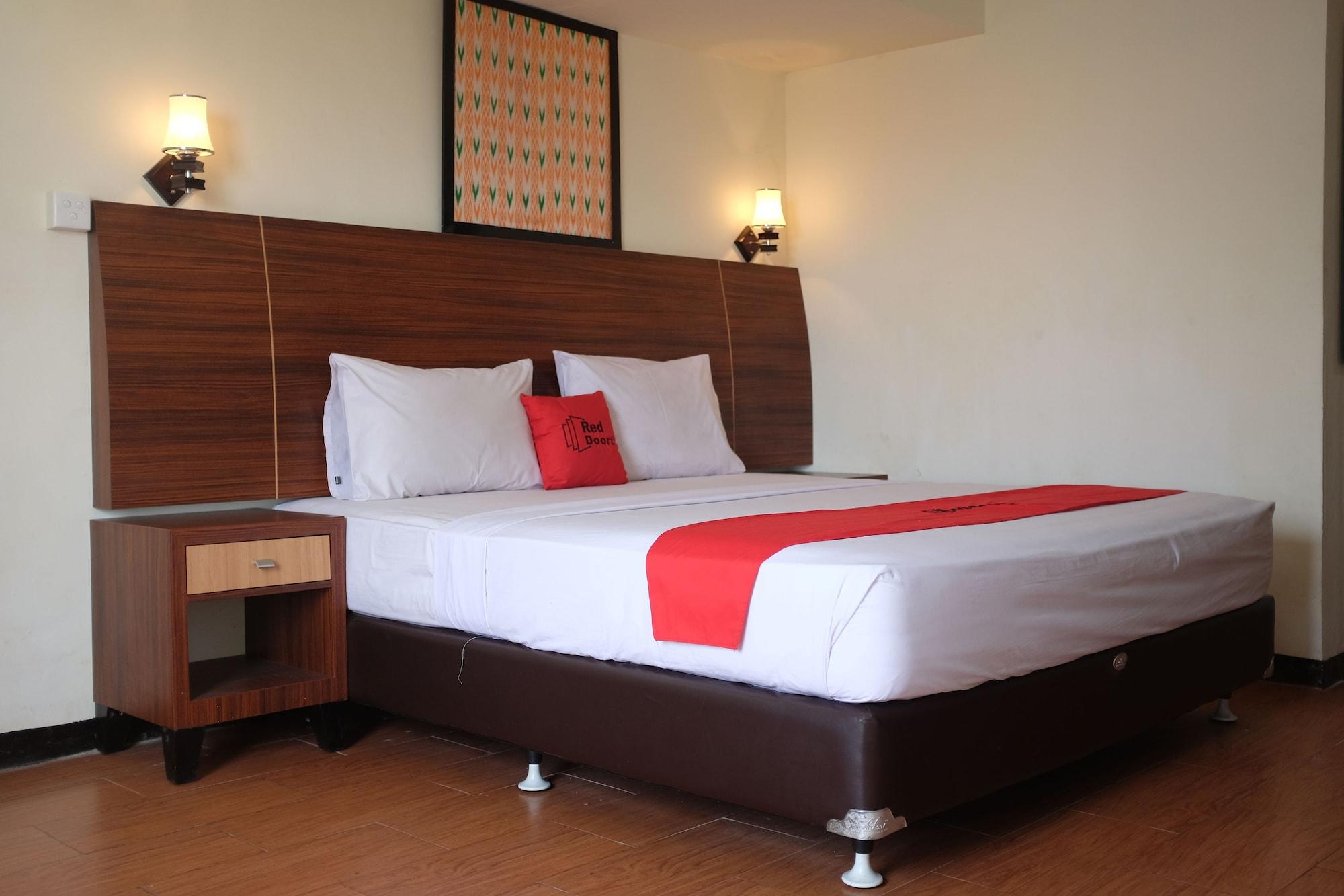 Hotel Reddoorz Near Senen 3*