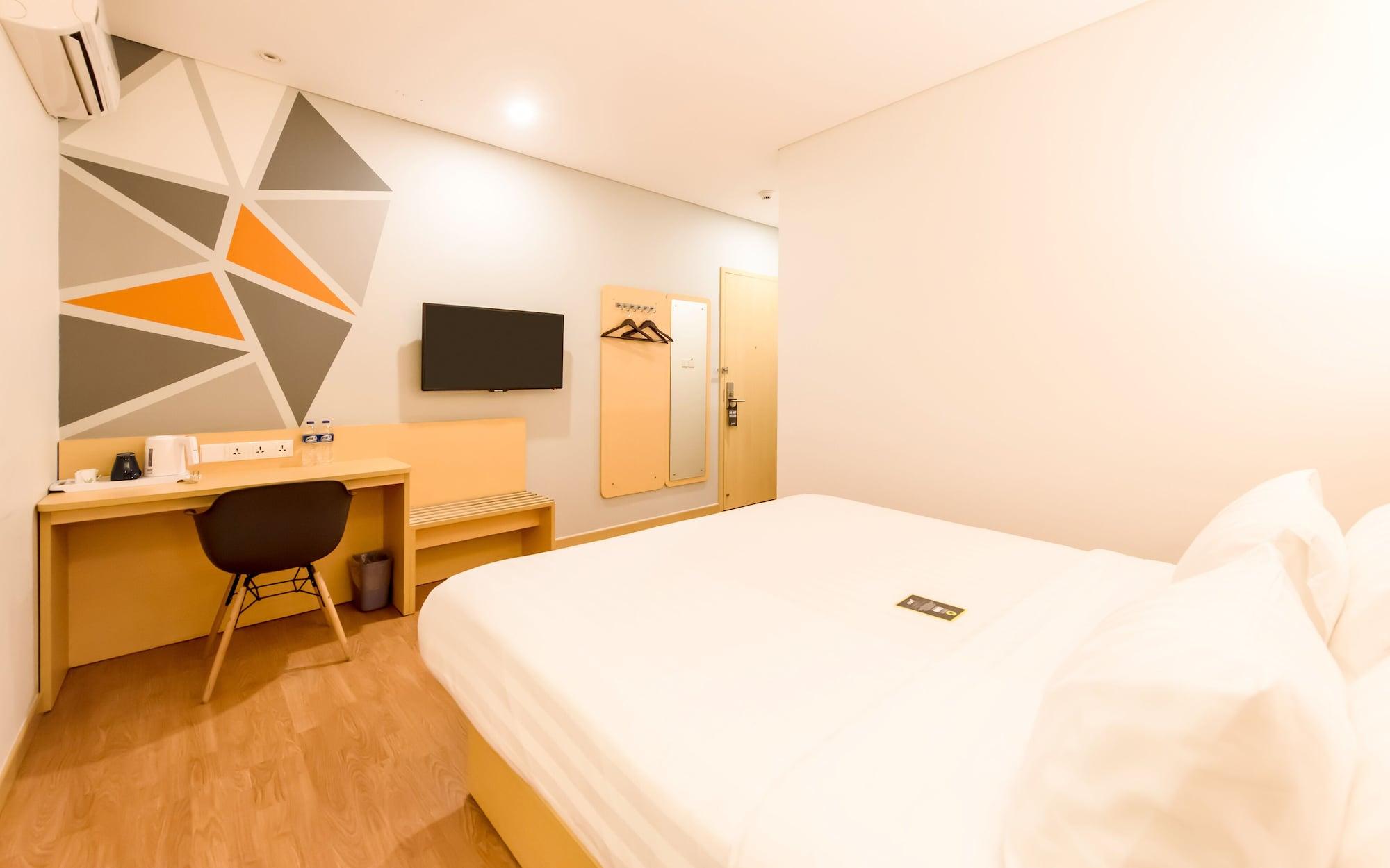 Juno Jatinegara Hotel 3*