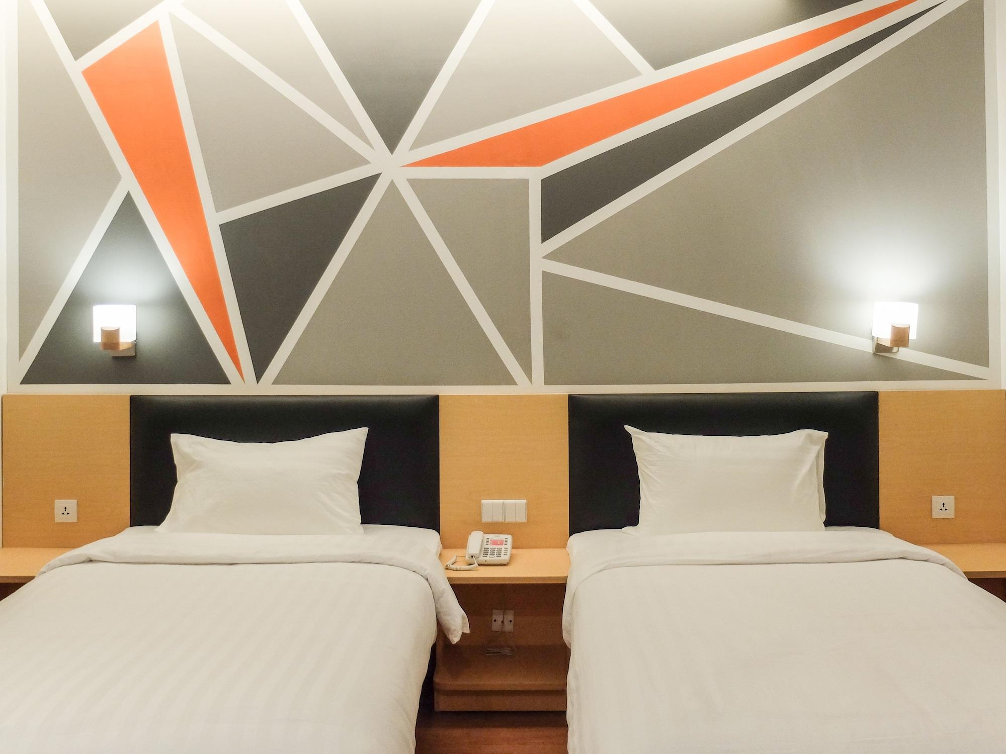 Juno Jatinegara Hotel 3*