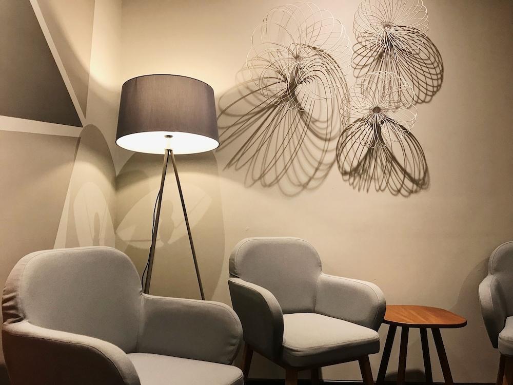 Juno Jatinegara Hotel