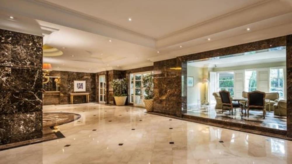 Aparthotel Batavia & Serviced 4*