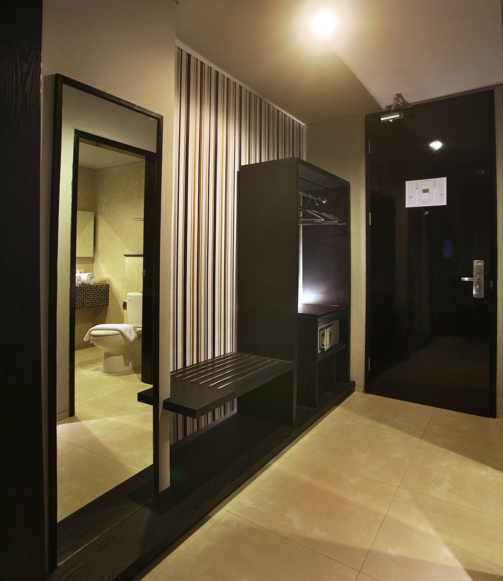 Cabin Hotel Hotel 3*
