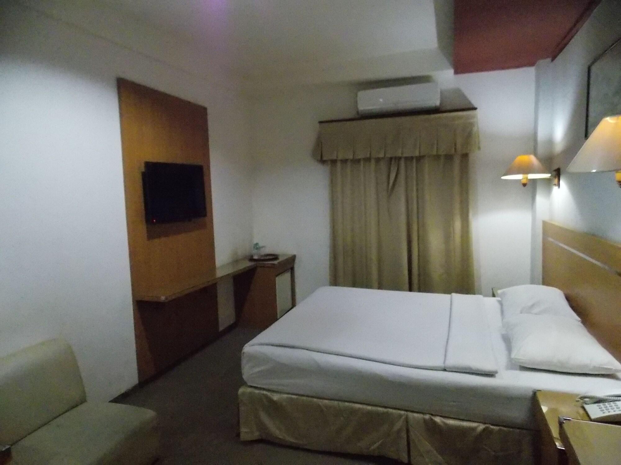 Hotel Puri Mega 3*