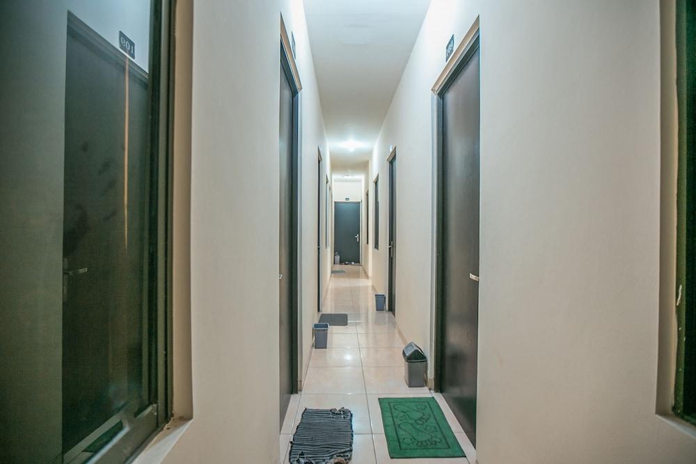 Hotel Oyo 122 Oekude Kost 2*