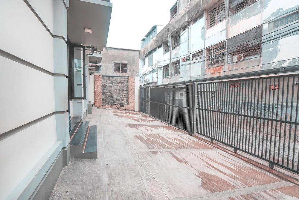 Oyo 122 Oekude Kost Hotel Jakarta