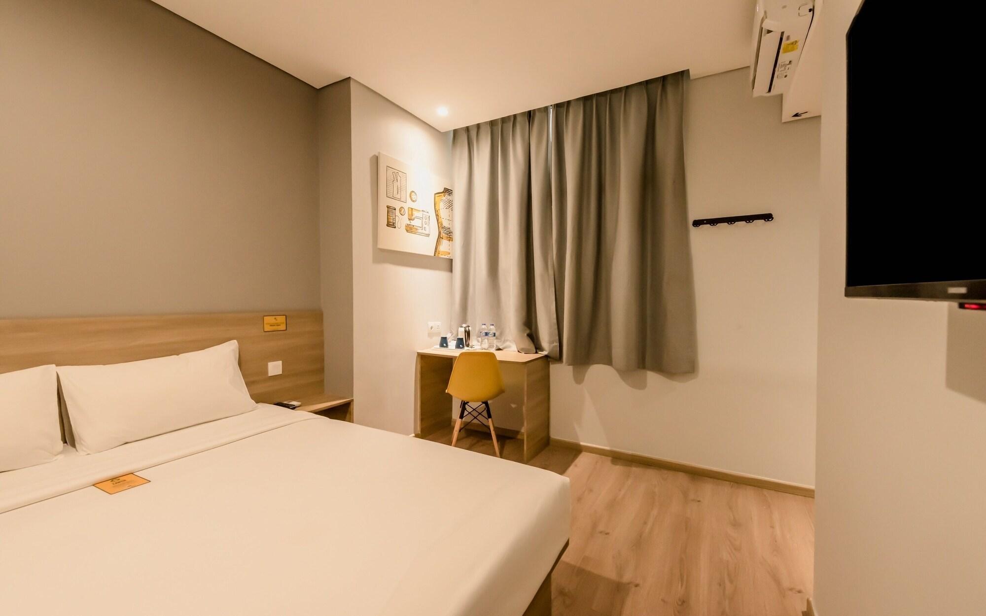 Yellow Bee Tanah Abang Hotel