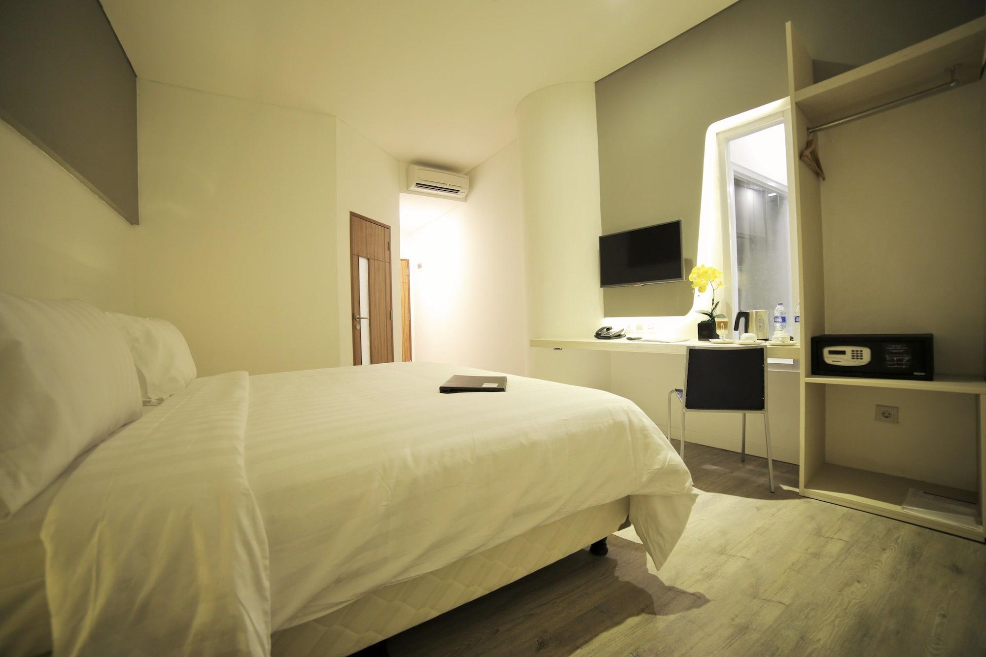 Ozone Pantai Indah Kapuk Hotel 3*