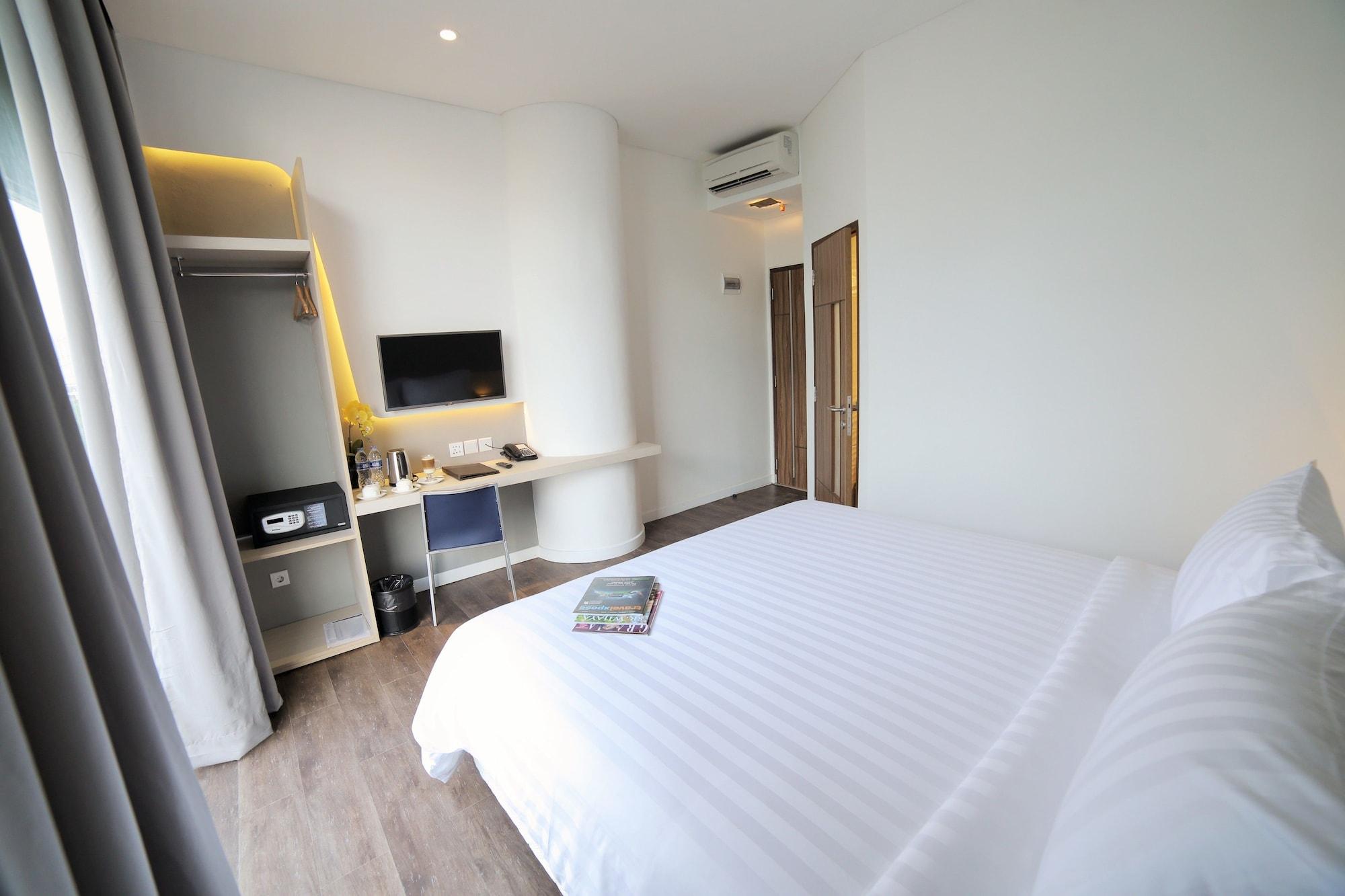 Hotel Ozone Pantai Indah Kapuk 3*