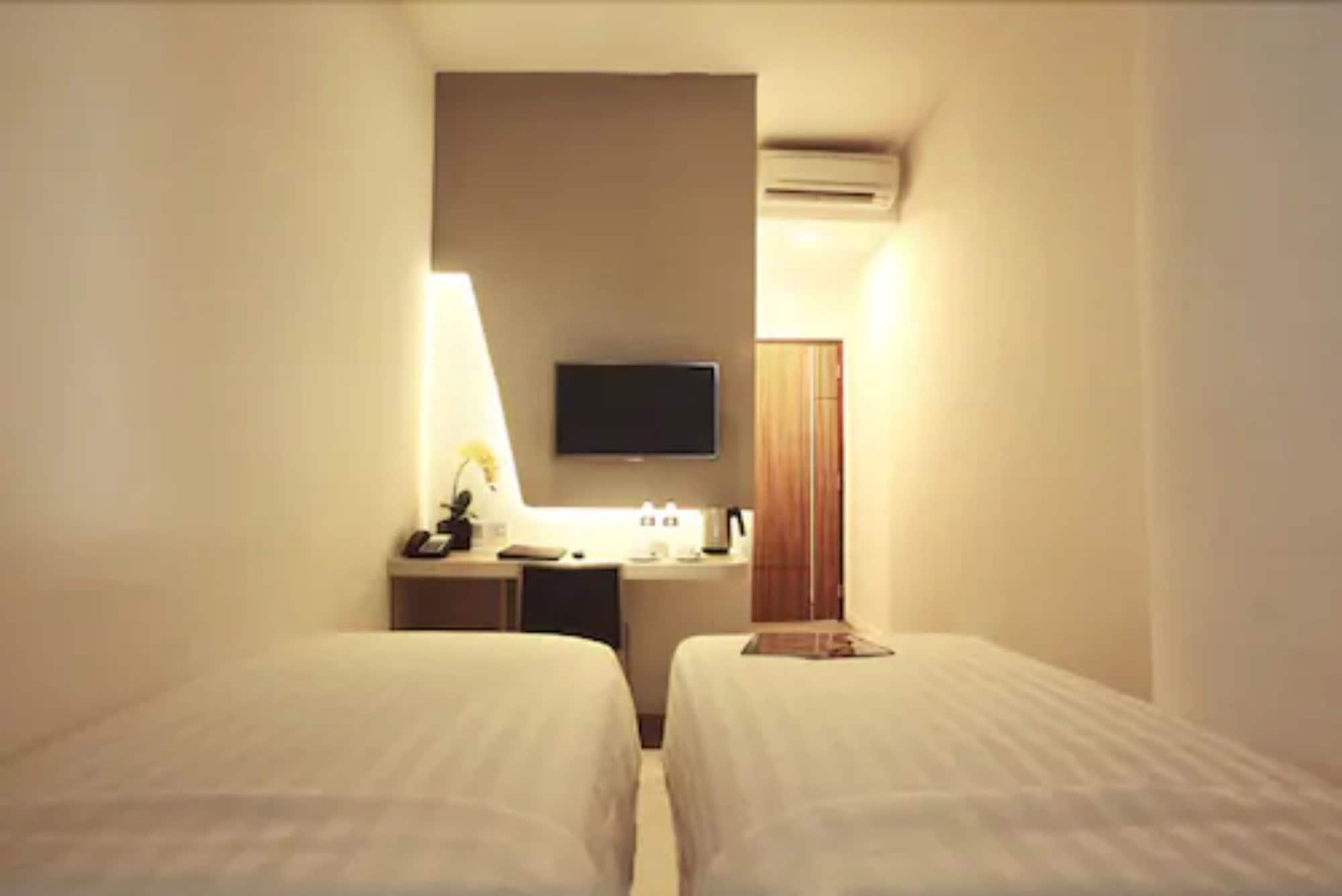 Ozone Pantai Indah Kapuk Hotel 3*