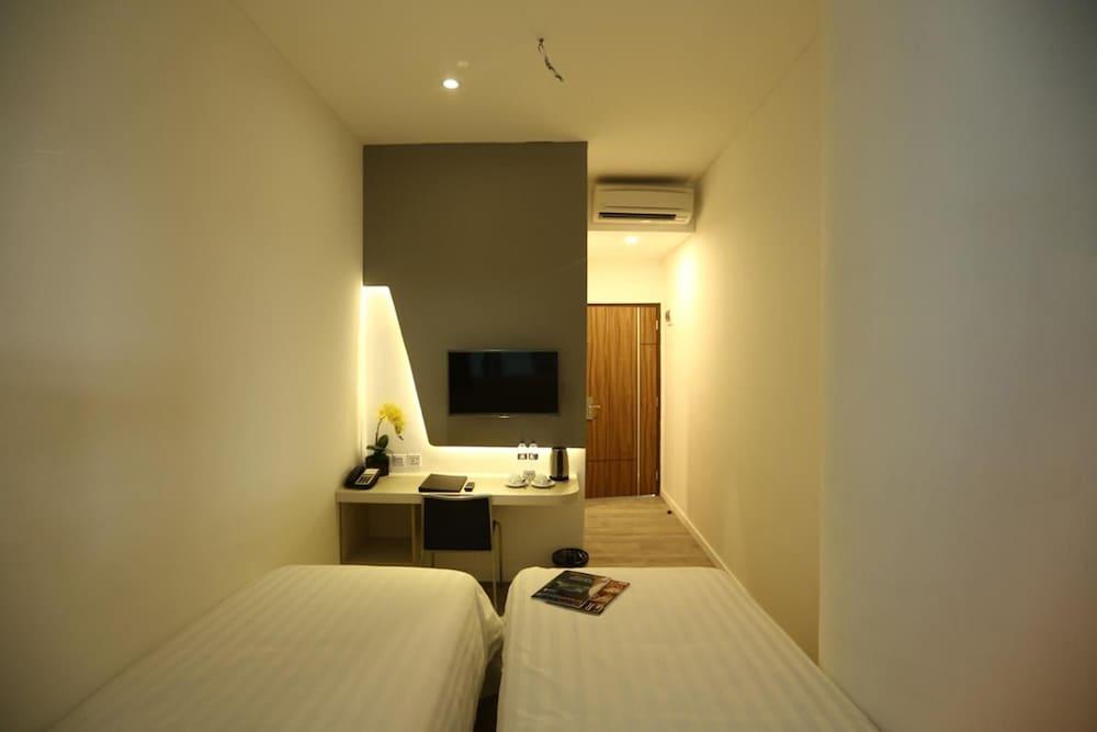 Hotel Ozone Pantai Indah Kapuk 3*