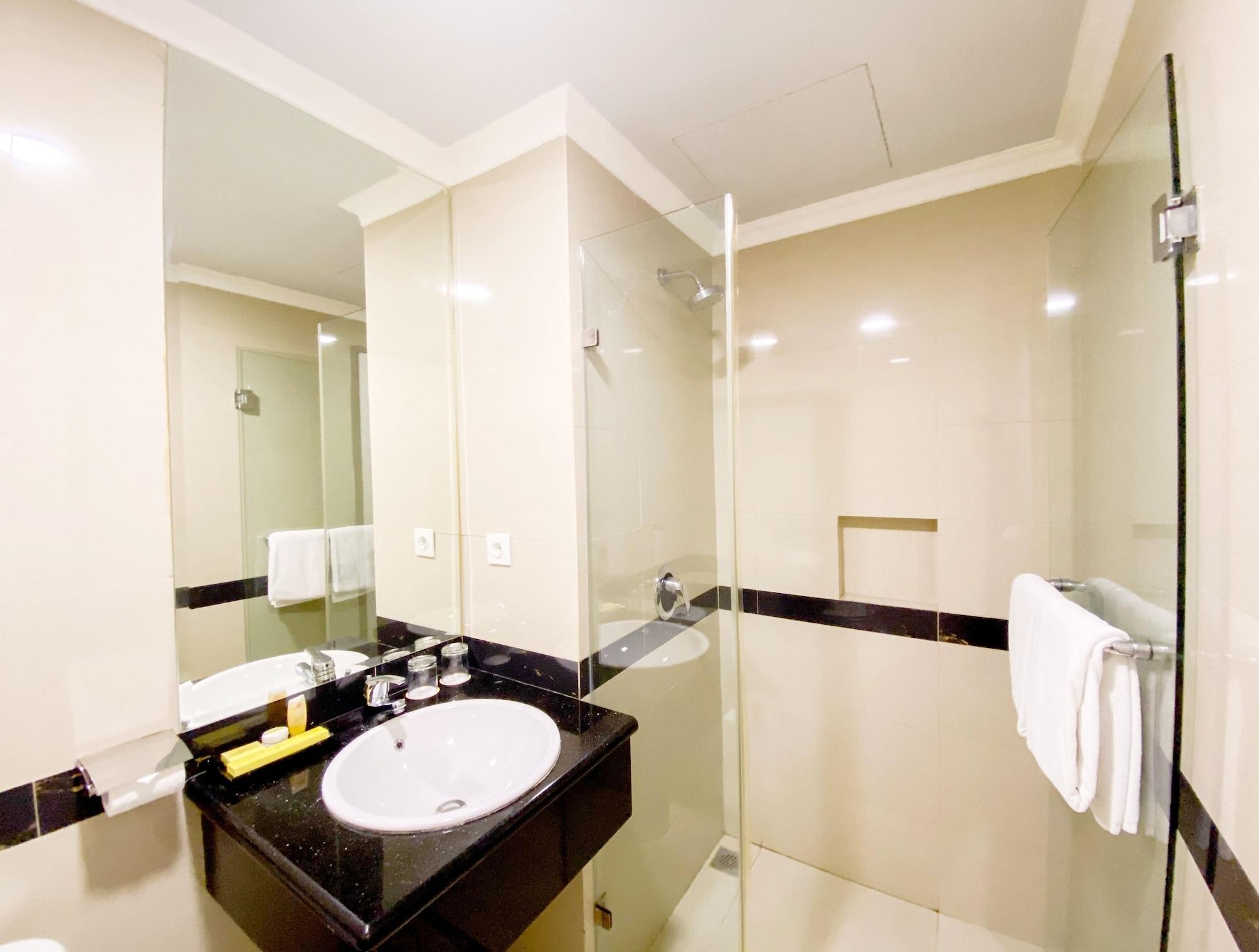 Grand Paragon Hotel