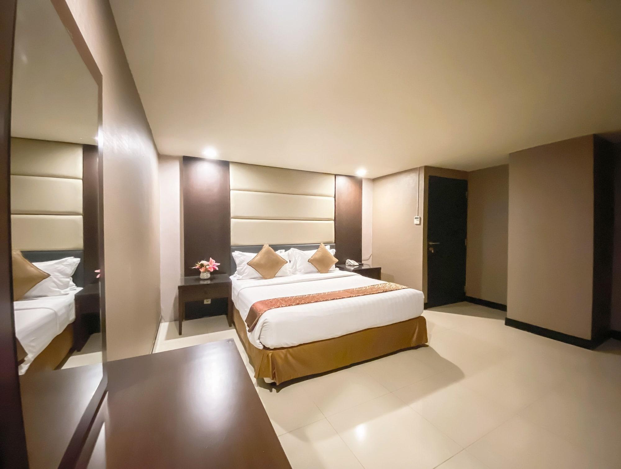 Grand Paragon Hotel