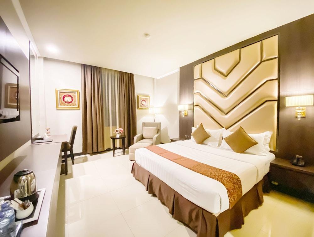 Hotel Grand Paragon