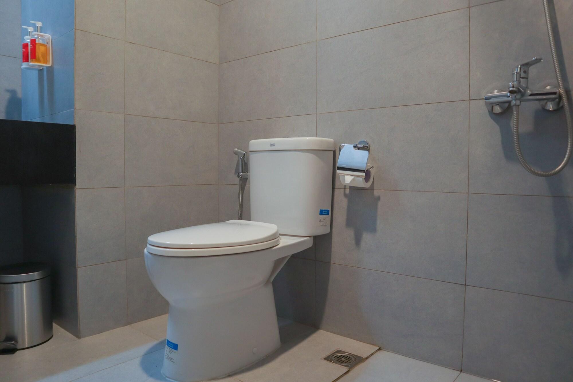 Super Oyo Townhouse 2 Gunung Sahari 3*