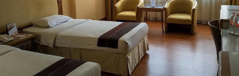 Marcopolo 3*