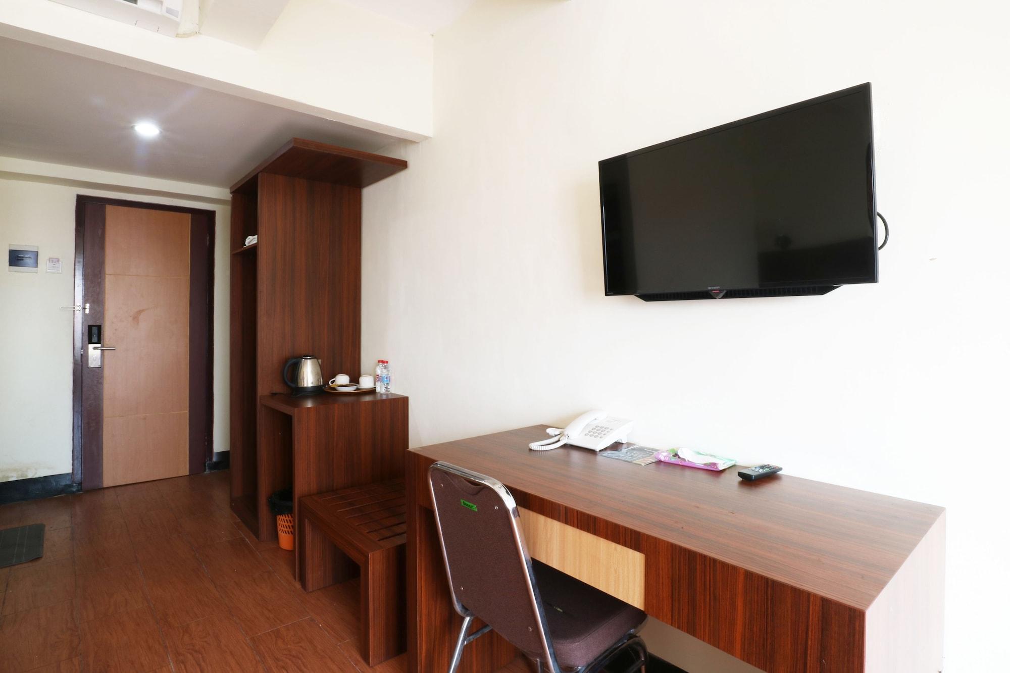 D'boegis Hotel 2*