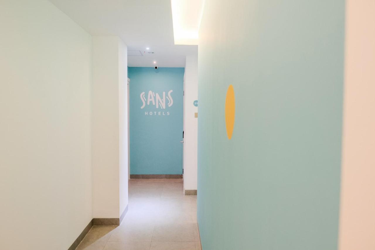 Hotel Sans Roxy Jakarta