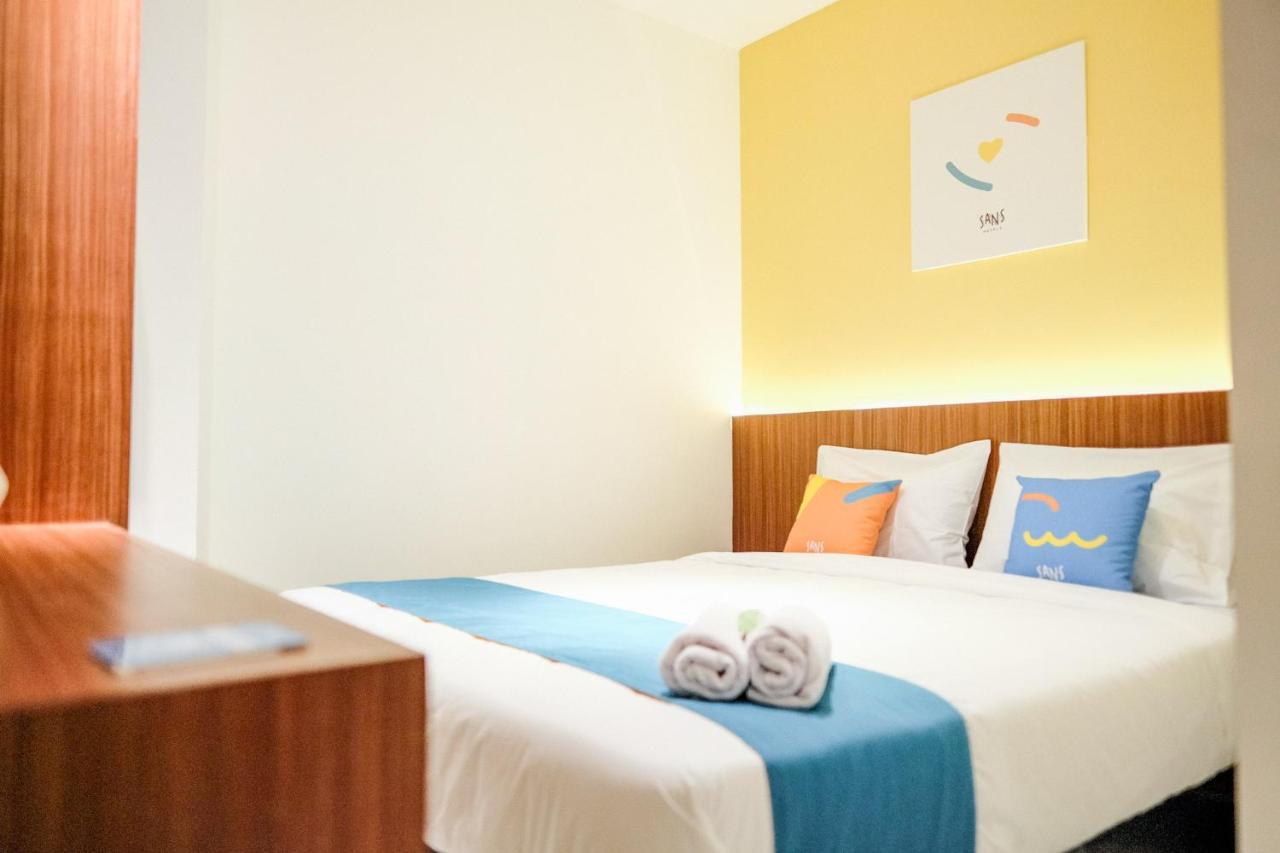 Sans Roxy Hotel