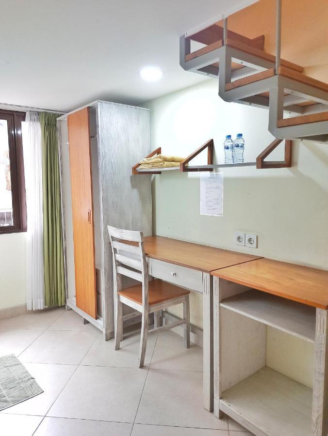 Urbanest House Slipi Homestay *