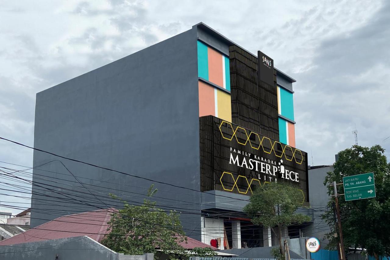 Sans Roxy Hotel