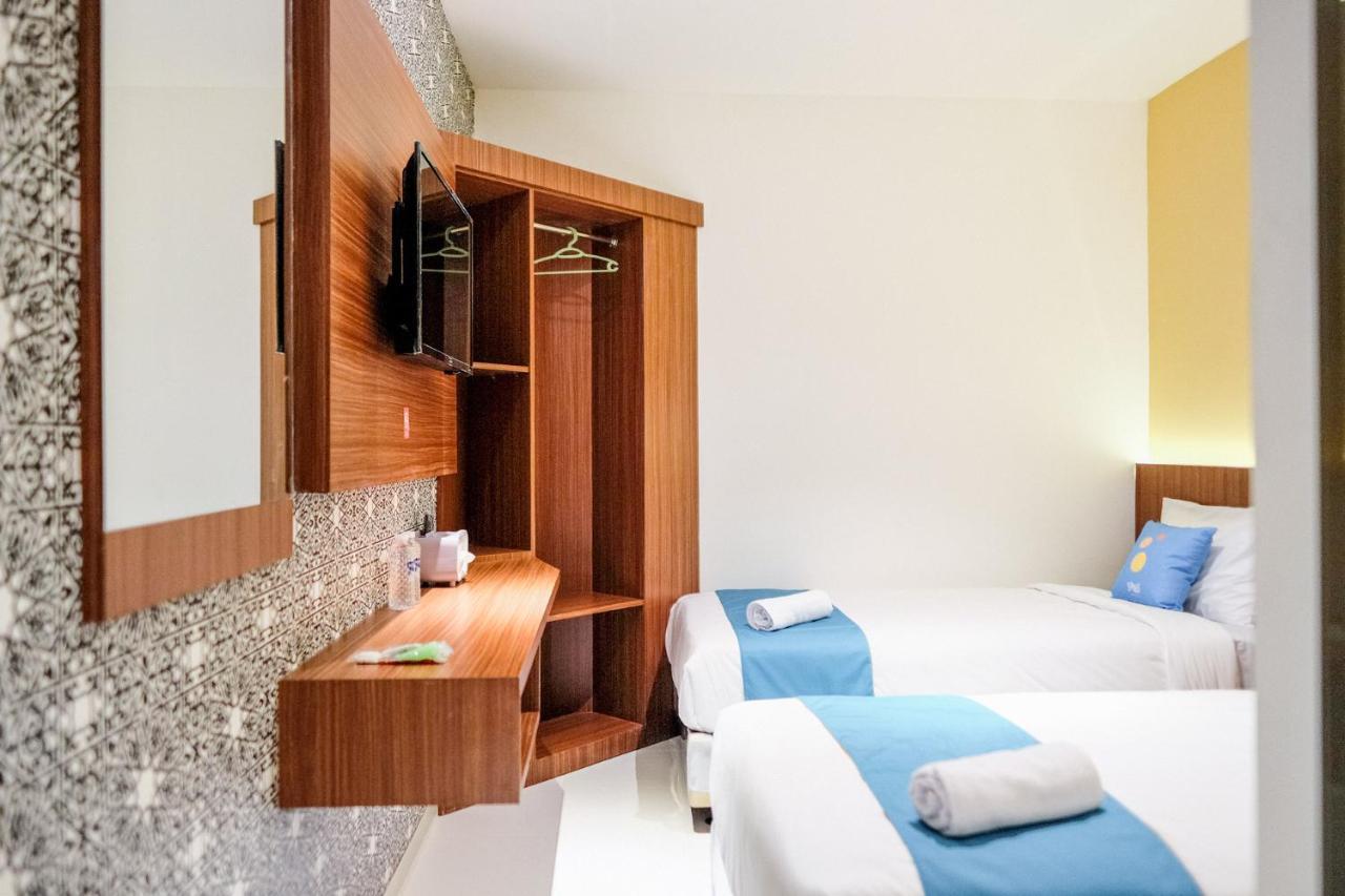 Hotel Sans Roxy Jakarta