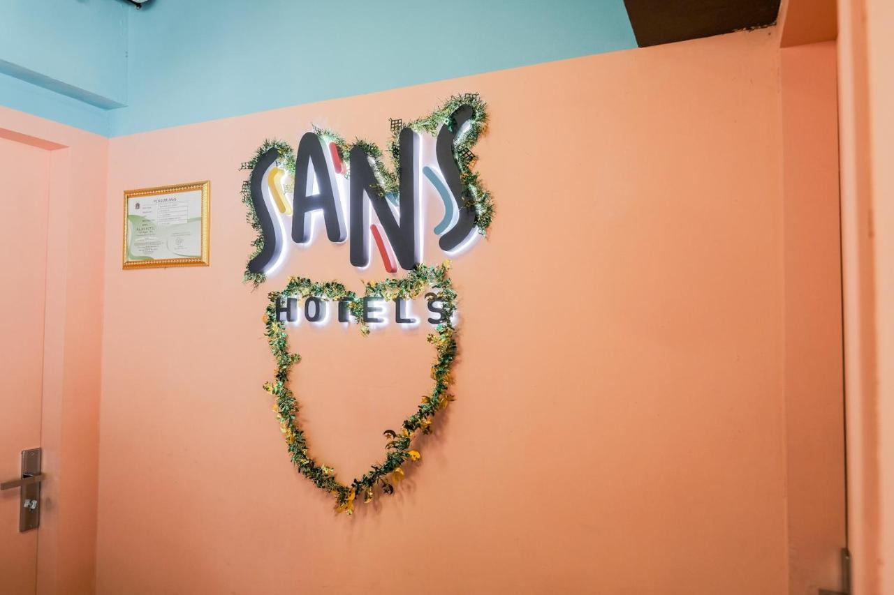 Hotel Sans Roxy Jakarta