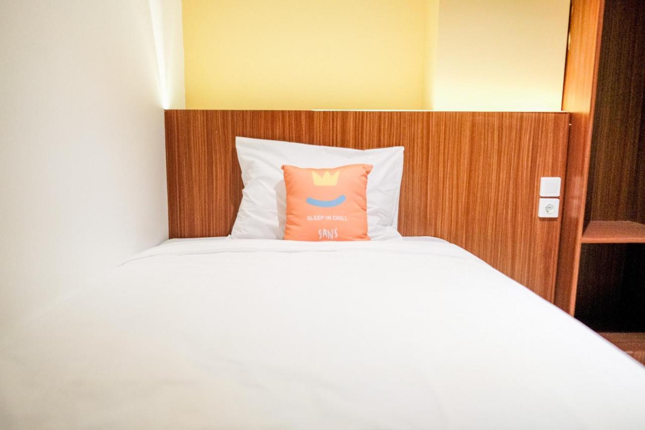 Sans Roxy Hotel Jakarta