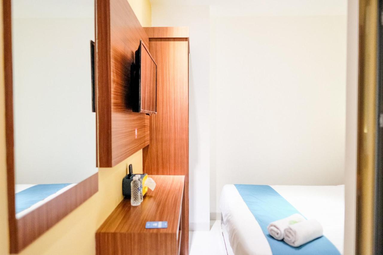 Sans Roxy Hotel Jakarta