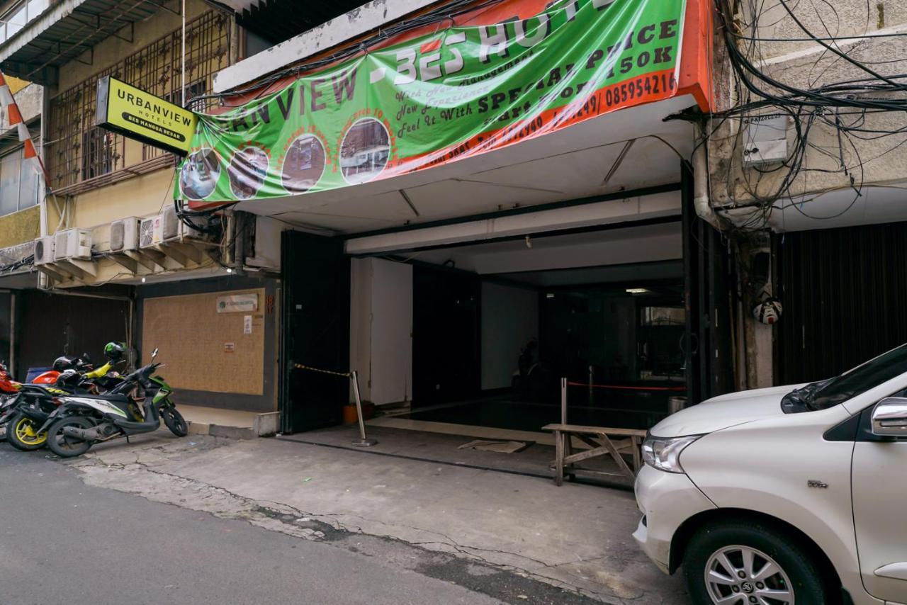 Khách sạn Urbanview Bes Mangga Besar By Reddoorz 3*