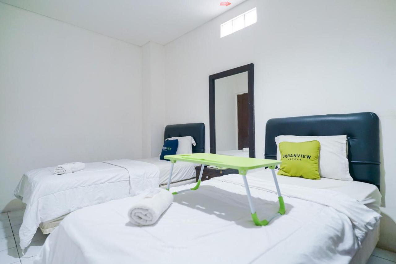 Khách sạn Urbanview Bes Mangga Besar By Reddoorz 3*