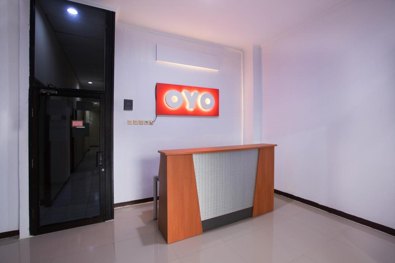 Oyo 176 Near Cideng Virgo Hotel