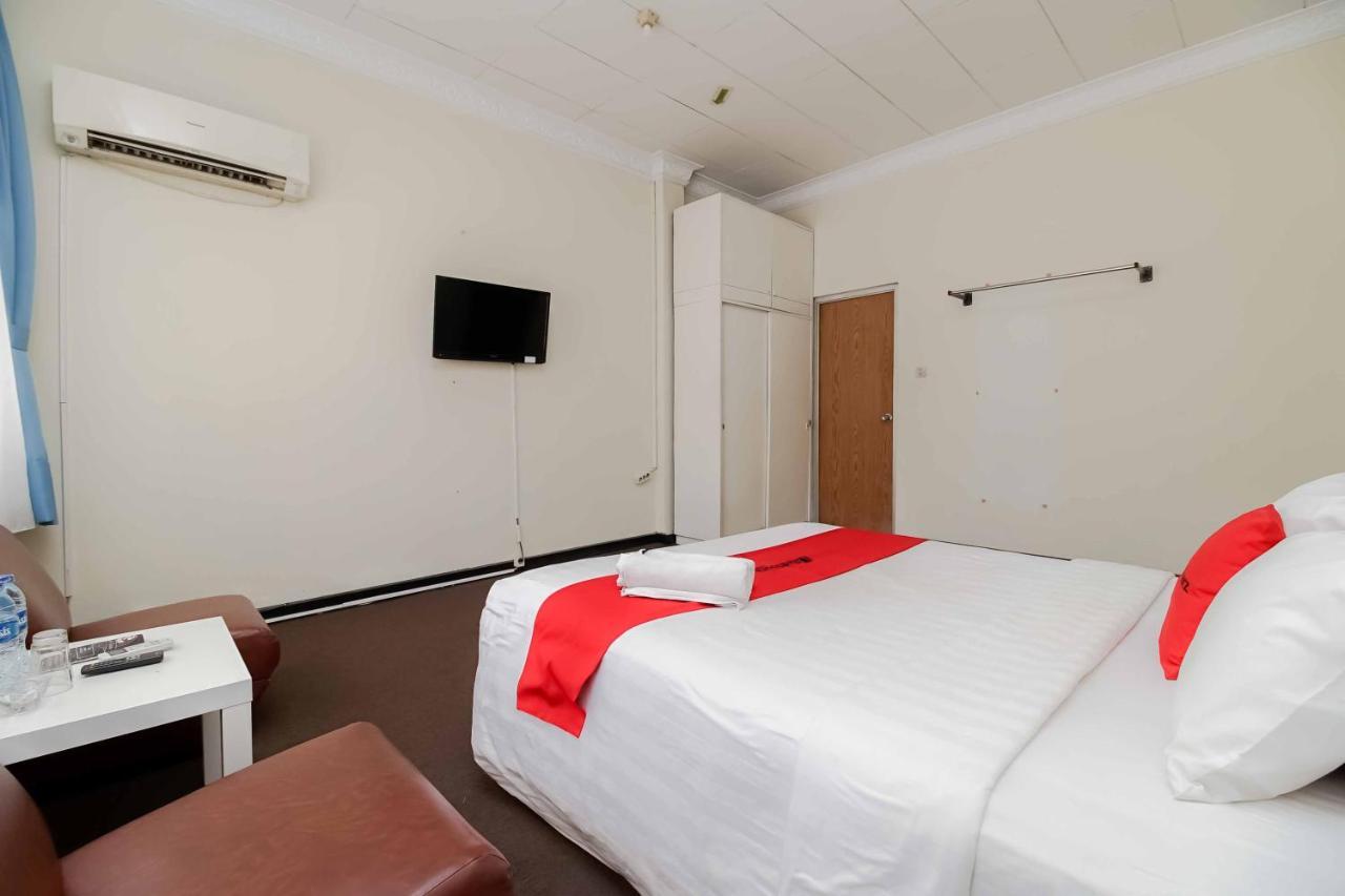 Reddoorz Near Kebayoran Baru Blok S 2*