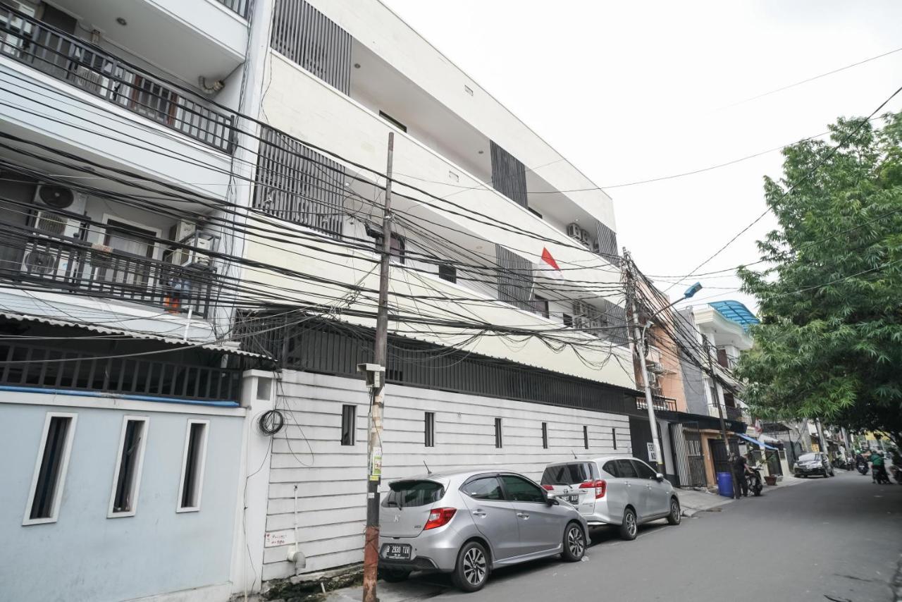 Hotel Oyo 1491 Sandang Near Rs Patria Ikkt Jakarta