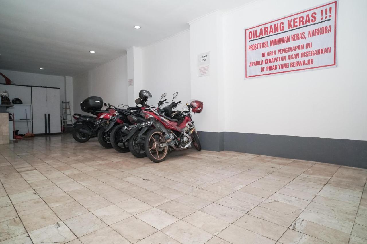 Oyo 1491 Sandang Near Rs Patria Ikkt Hotel Jakarta