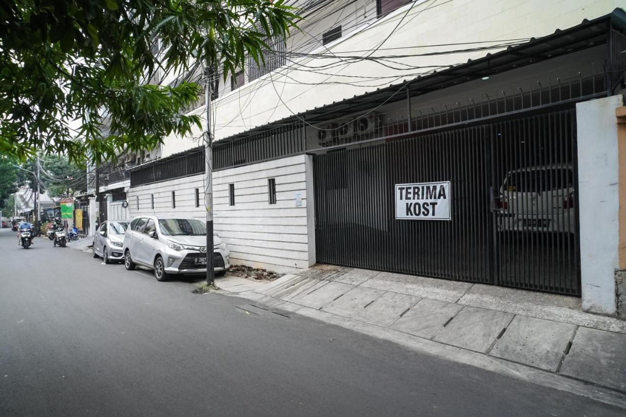 Oyo 1491 Sandang Near Rs Patria Ikkt Hotel
