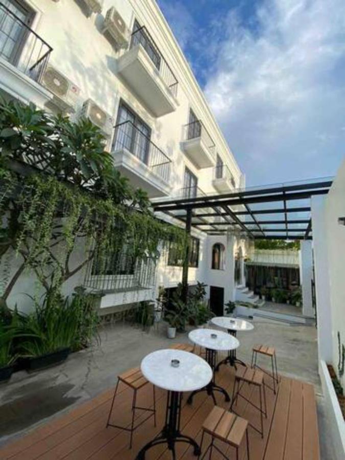 Loewys Tanjung Duren Barat Guest house *