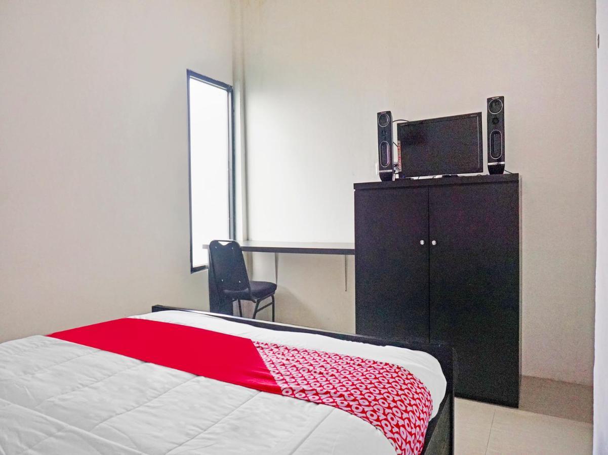 Oyo 91412 Ameera Syariah Hotel 2*