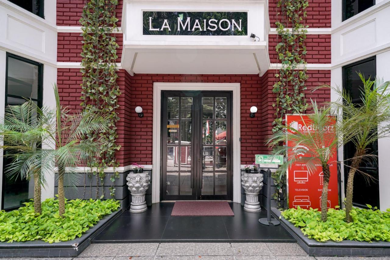Reddoorz Premium Near Rs Indah Nhà khách 3*