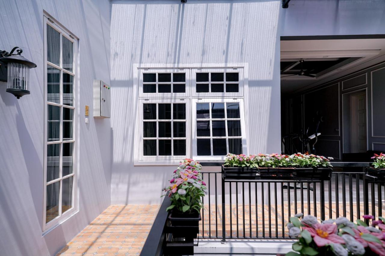 Reddoorz Premium Near Rs Indah 3*