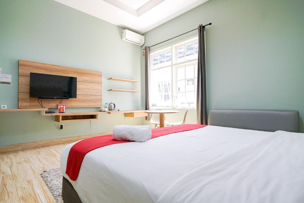 Reddoorz Premium Near Rs Indah 3* Jakarta