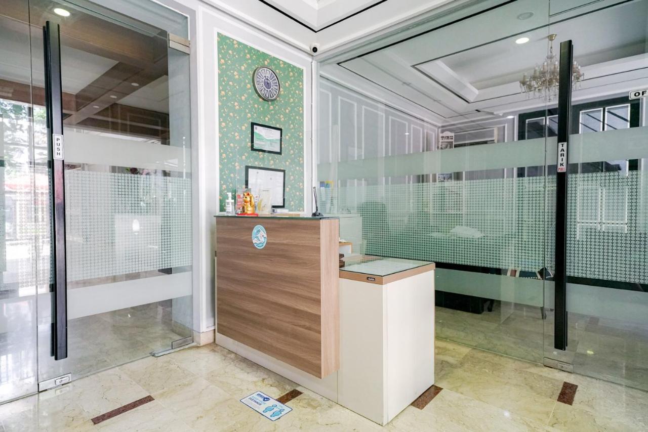 Reddoorz Premium Near Rs Indah 3* Jakarta