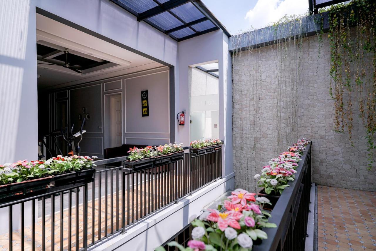 Reddoorz Premium Near Rs Indah Nhà khách
