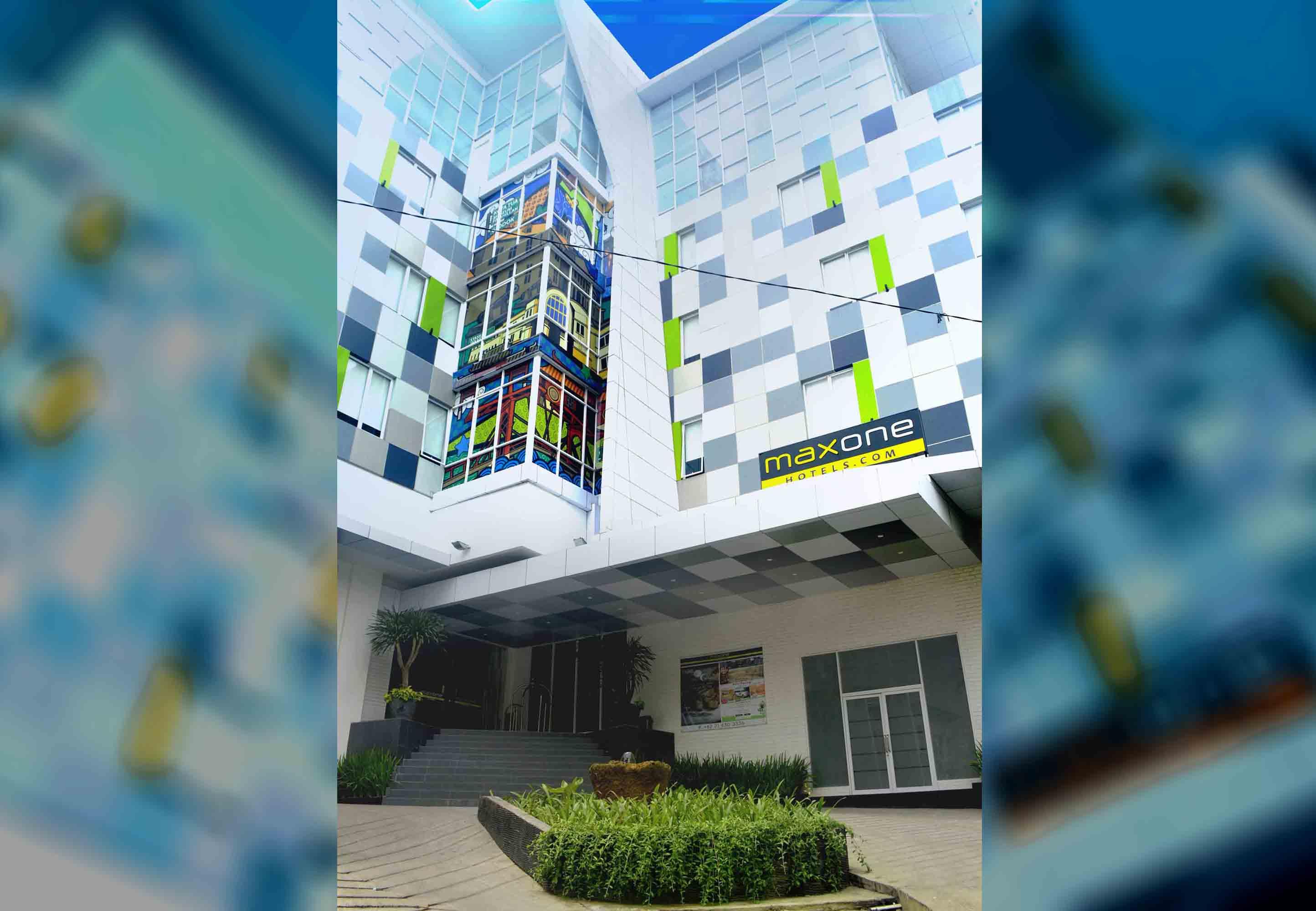 Maxone Signature Glodok Hotel 3*