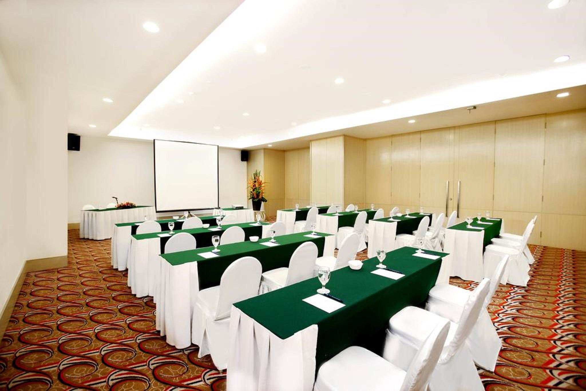 Menara Peninsula 4* Jakarta