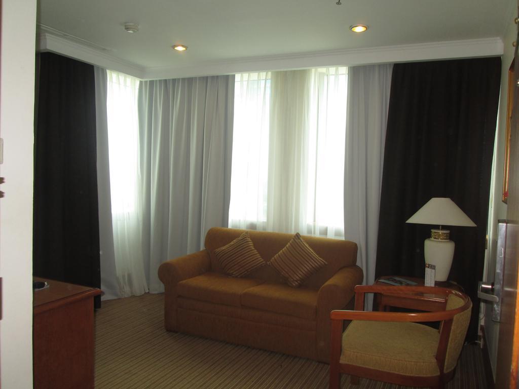 Menara Peninsula Hotel 4*