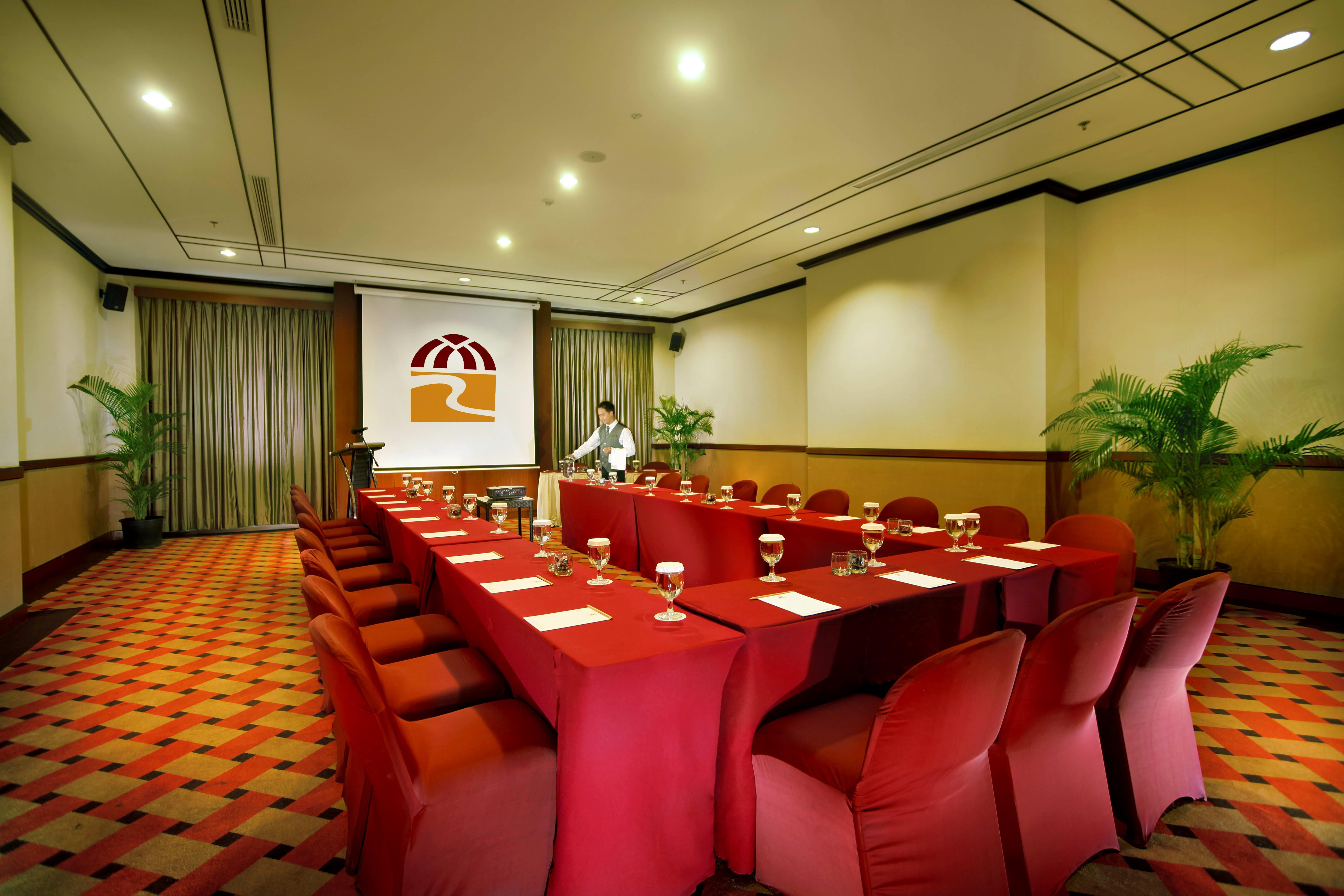Hotel Redtop & Convention Center 4*