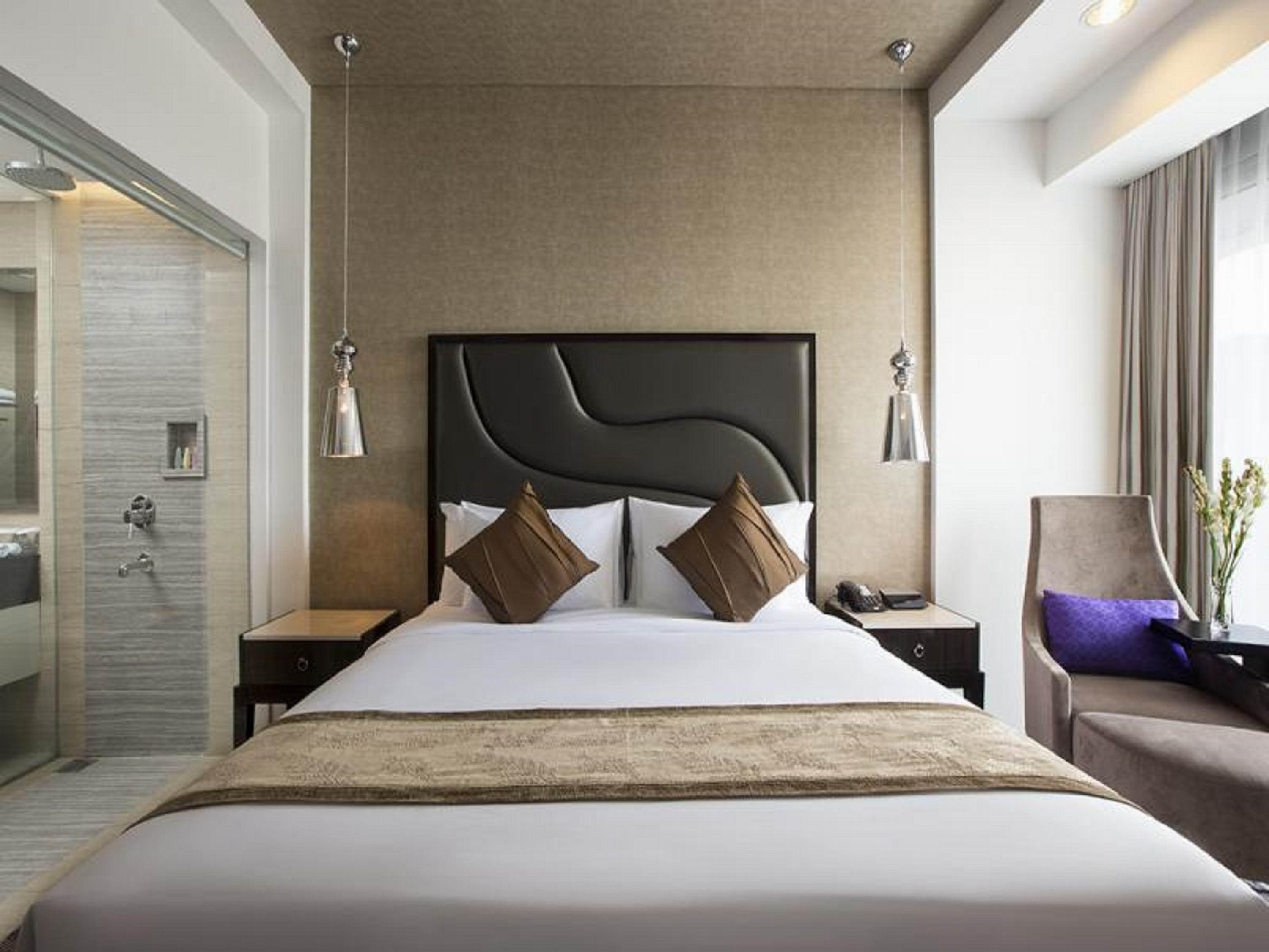 Aston Bellevue Radio Dalam Hotel Jakarta