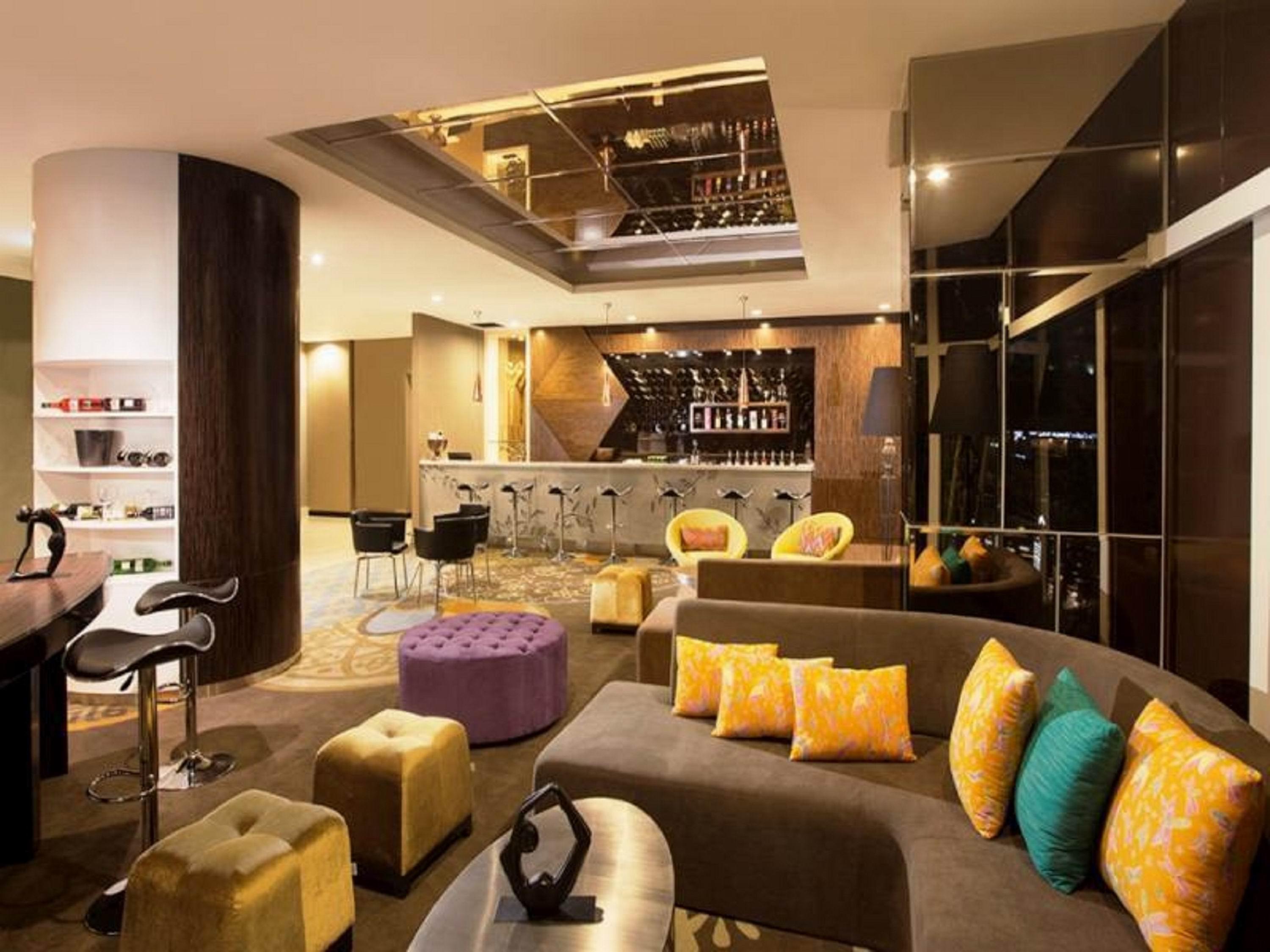 Aston Bellevue Radio Dalam Khách sạn 4*