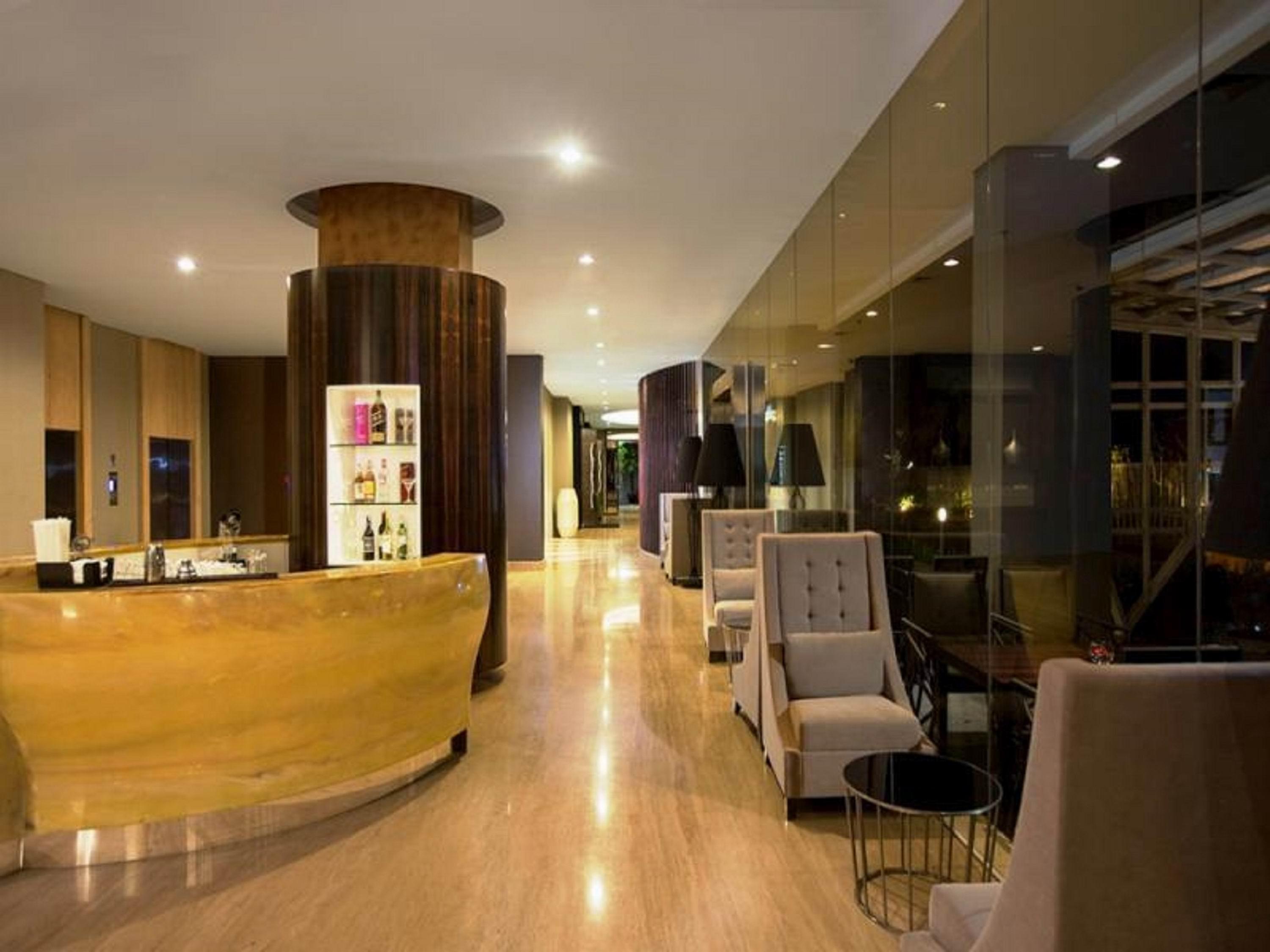 Aston Bellevue Radio Dalam